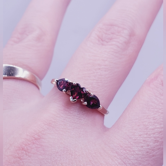 10k Solid Yellow Gold Heart & Pear Garnet Ring - Picture 3 of 9